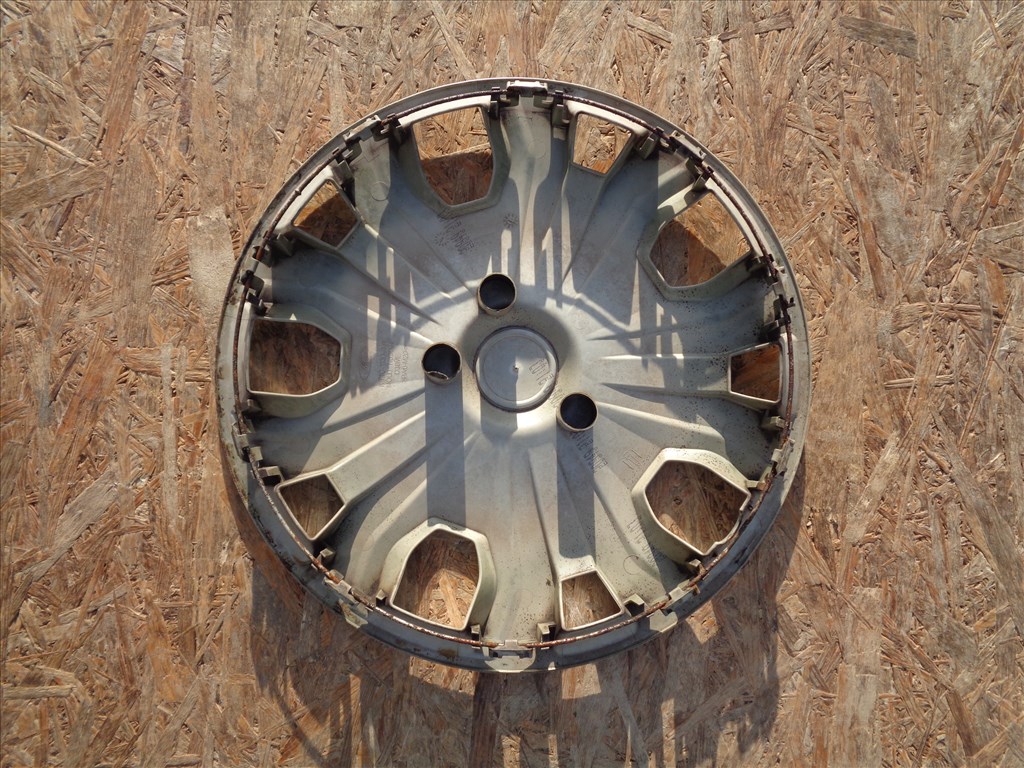 Ford Connect Gyári dísztárcsa 16-os szép állapotban eladó. 6. kép