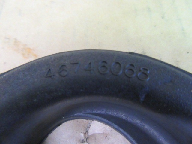 Alfa Romeo 147, 156, Gt gyári új első rugó alatti gumi  46746068 2. kép