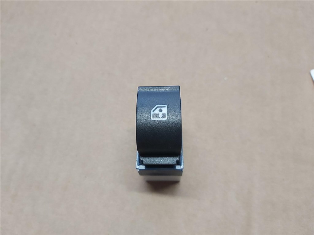 Fiat Doblo II. után gyártott új, elektromos ablakemelő kapcsoló 1. kép