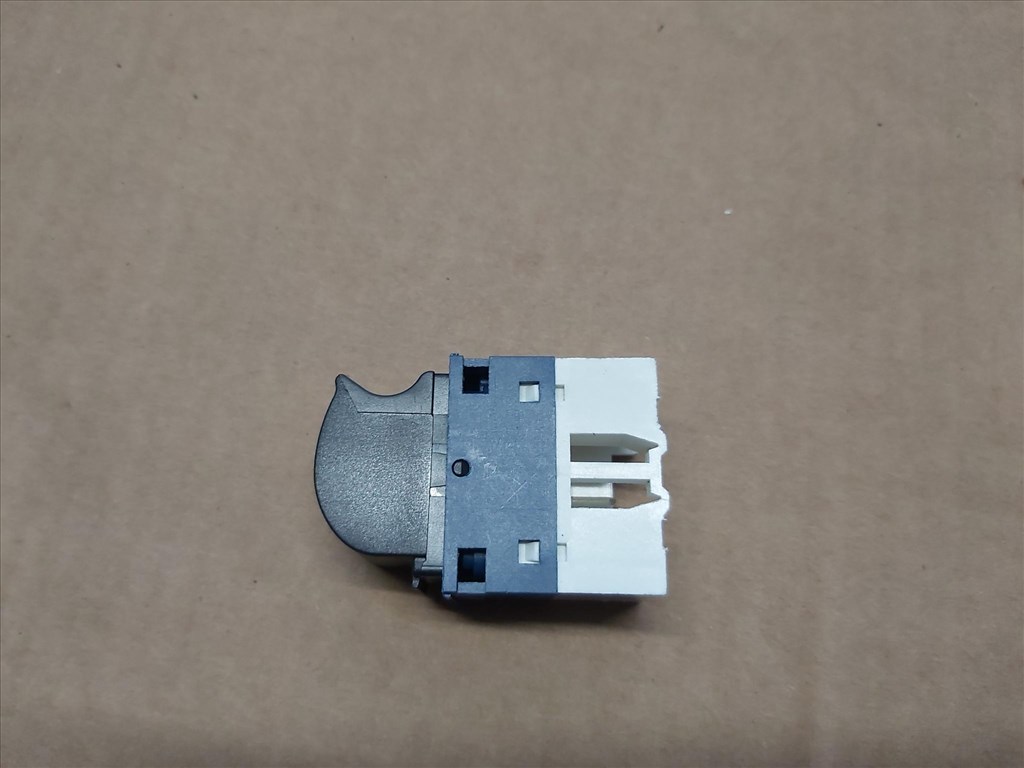 Fiat Doblo II. után gyártott új, elektromos ablakemelő kapcsoló 2. kép