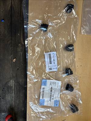 BMW 1-es sorozat F40 Tolatóradar vakdugó 51125a3f532