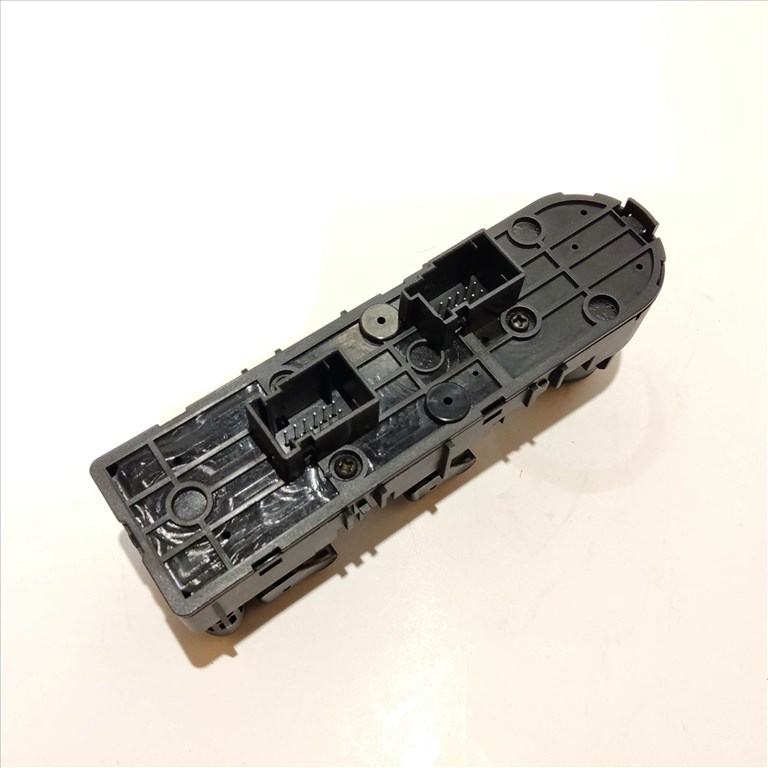 Alfa Romeo Giulietta utángyártott új, bal első ablakemelő kapcsoló 4x, tükörbehajtós kivitel 156106392 2. kép