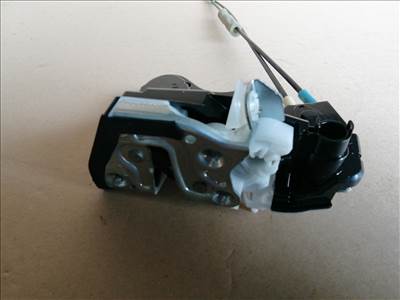 126019 Suzuki Swift 2017- jobb hátsó zárszerkezet 