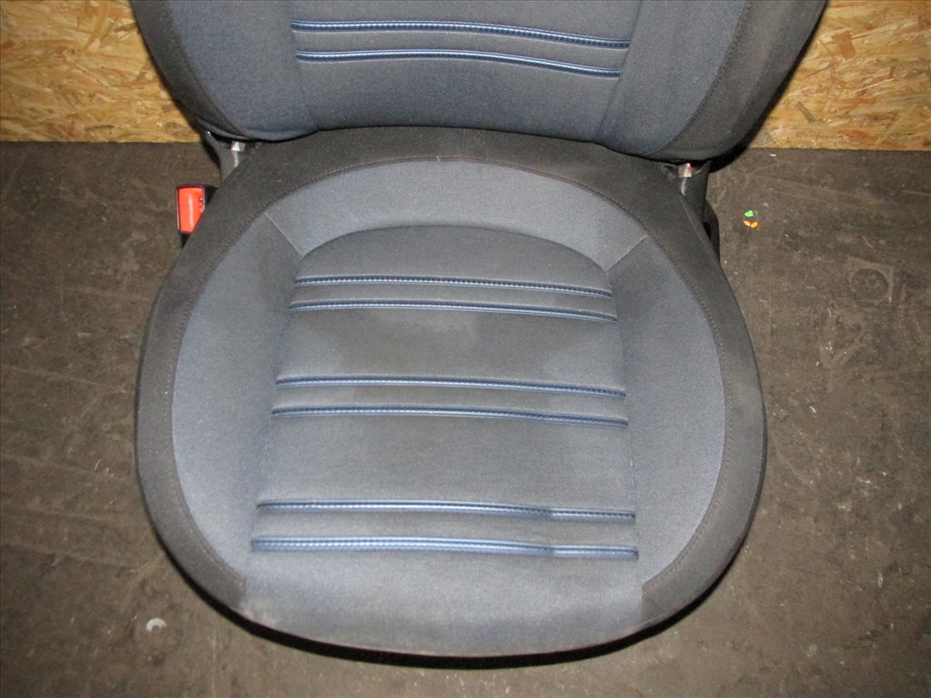 170606 Fiat Punto Evo bal első, szövet ülés 3. kép