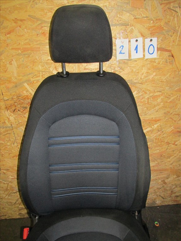 170606 Fiat Punto Evo bal első, szövet ülés 4. kép