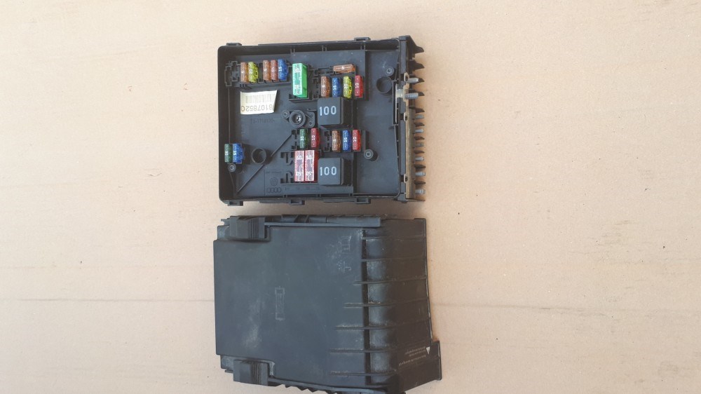 Skoda Octavia II-Superb II biztosíték tábla 1K0937125C 1. kép