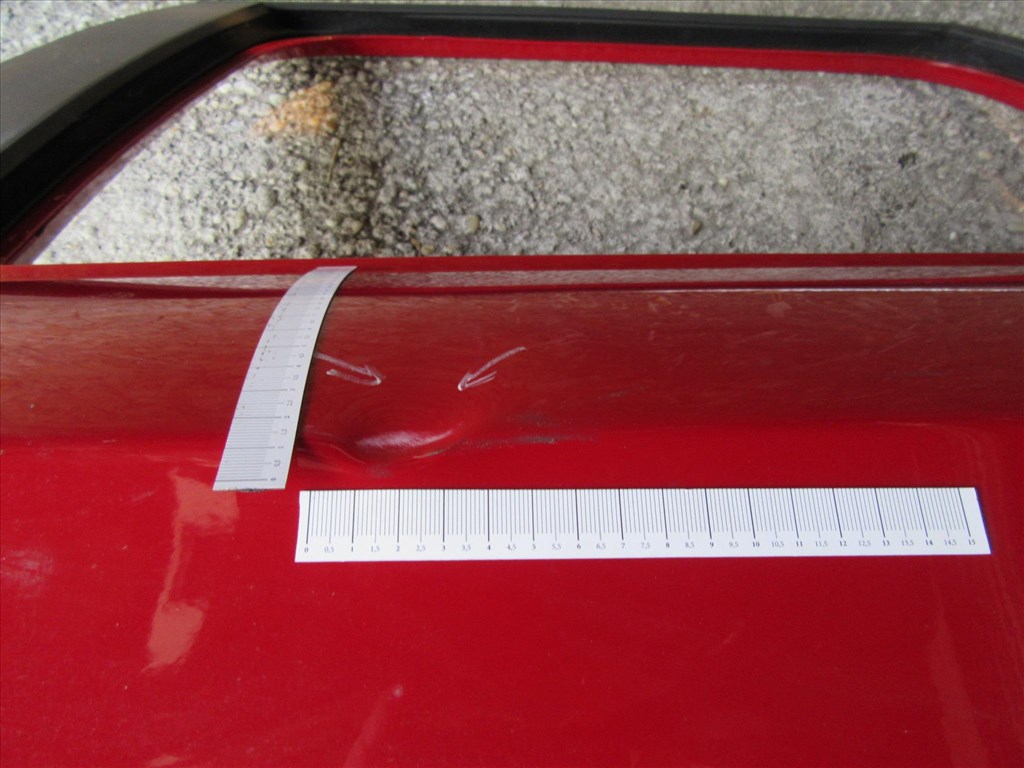 28231 Alfa Romeo 159 kombi, piros színű, bal hátsó ajtó a képen látható sérüléssel 50510509 3. kép