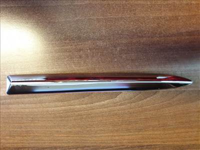 Fiat 500 2007-2015 utángyártott új díszcsík, az embléma mellé jobb  735455042