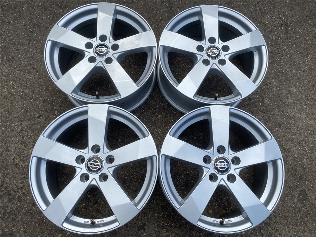 4db Dezent 17" Nissan alufelni. (3882) 1. kép