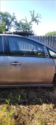 Mitsubishi Grandis Jobb első ajtó 