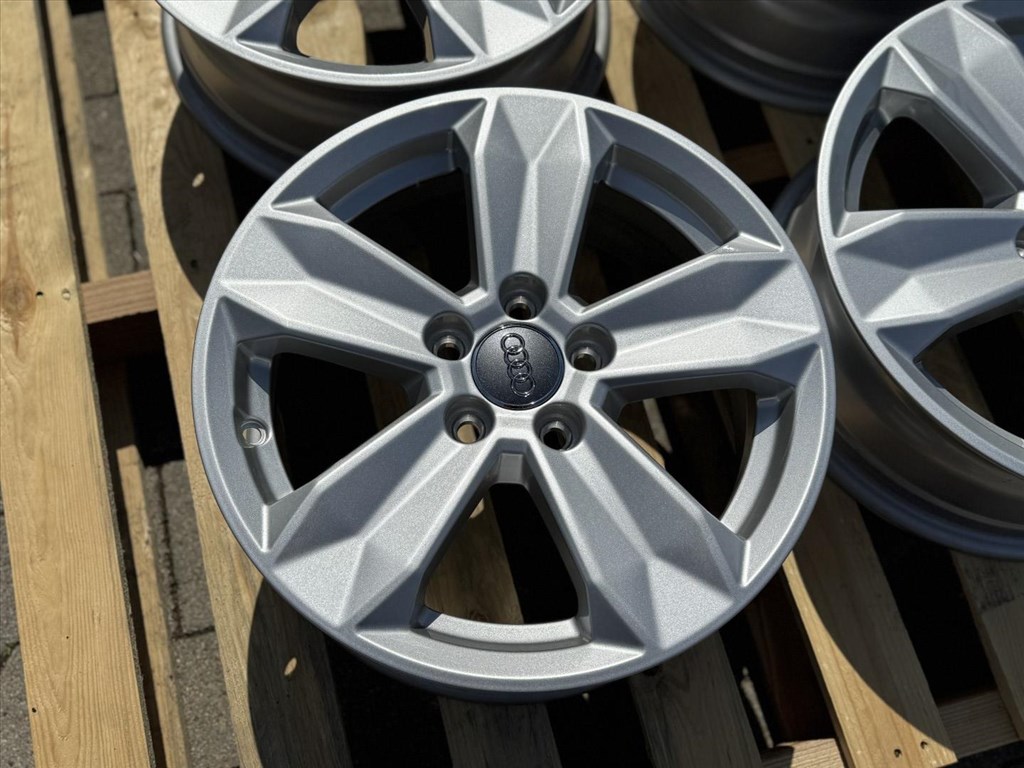 R15 5x100 Original audi A1 6J ET37 OE 82A601025 gyári alufelnik felnik felni alufelni 3. kép