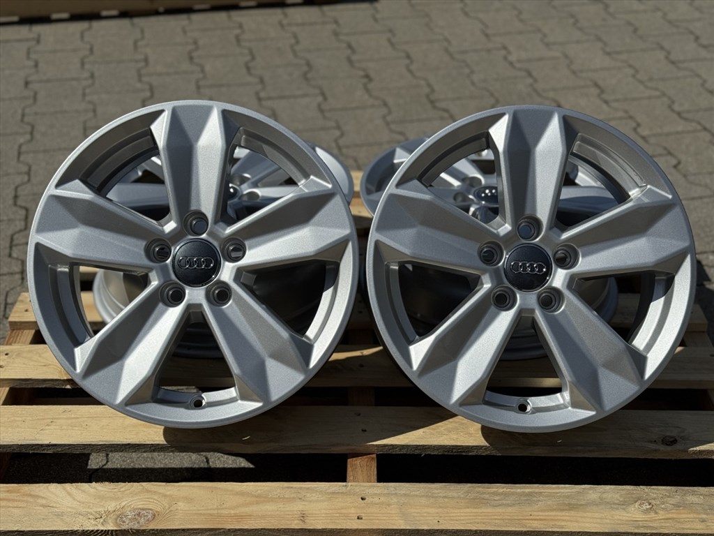 R15 5x100 Original audi A1 6J ET37 OE 82A601025 gyári alufelnik felnik felni alufelni 4. kép