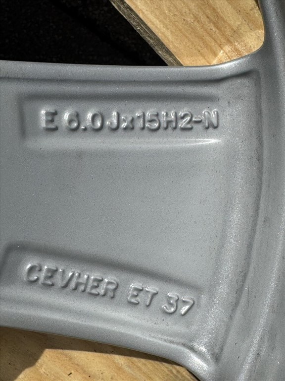 R15 5x100 Original audi A1 6J ET37 OE 82A601025 gyári alufelnik felnik felni alufelni 6. kép