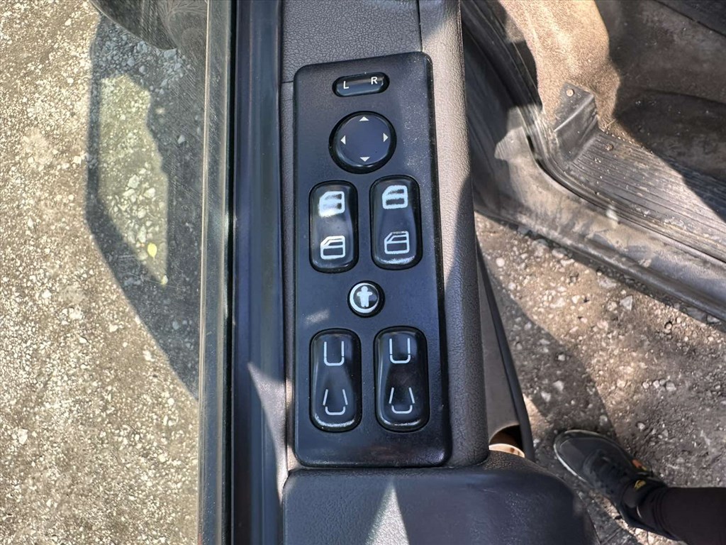 Mercedes Vito (1st gen) W638 ablakemelő kapcsoló 1. kép