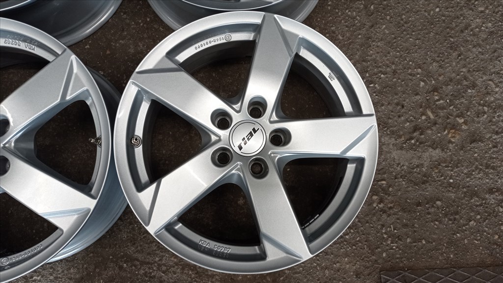  5x112 lyukosztású 7JJ 17" használt Rial alufelni 2. kép