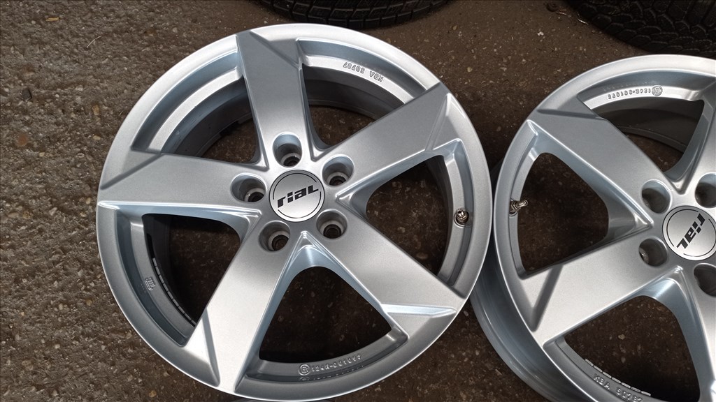  5x112 lyukosztású 7JJ 17" használt Rial alufelni 4. kép