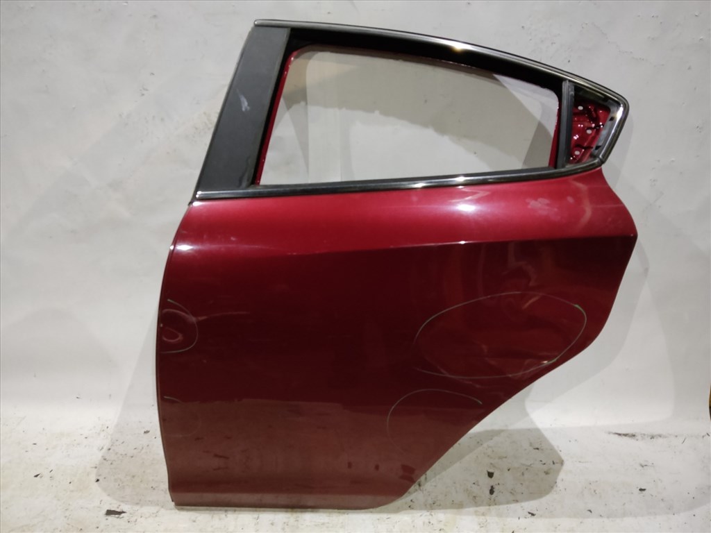 166766 Alfa Romeo Giulietta 2010-2020 bordó színű bal hátsó ajtó, a képen látható sérüléssel 50509299 1. kép