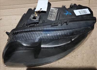 162402 Alfa Romeo GT 2003-2010 bal első Black Line fényszóró, a képen látható sérüléssel, rögzítő fűl törött!!! 50505539