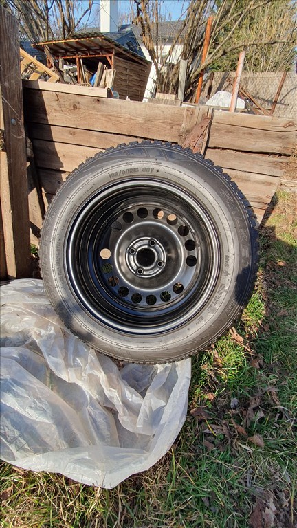  4x100 lyukosztású 15" új (gyári felni) lemezfelni, rajta 195/60 új Falken téli gumi gumi  3. kép