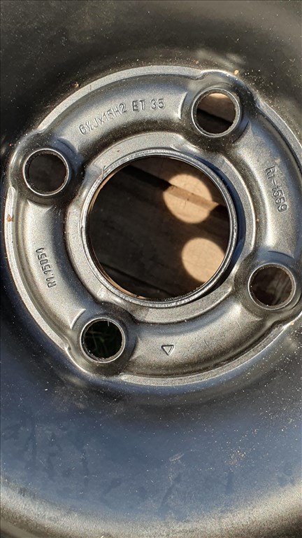  4x100 lyukosztású 15" új (gyári felni) lemezfelni, rajta 195/60 új Falken téli gumi gumi  7. kép