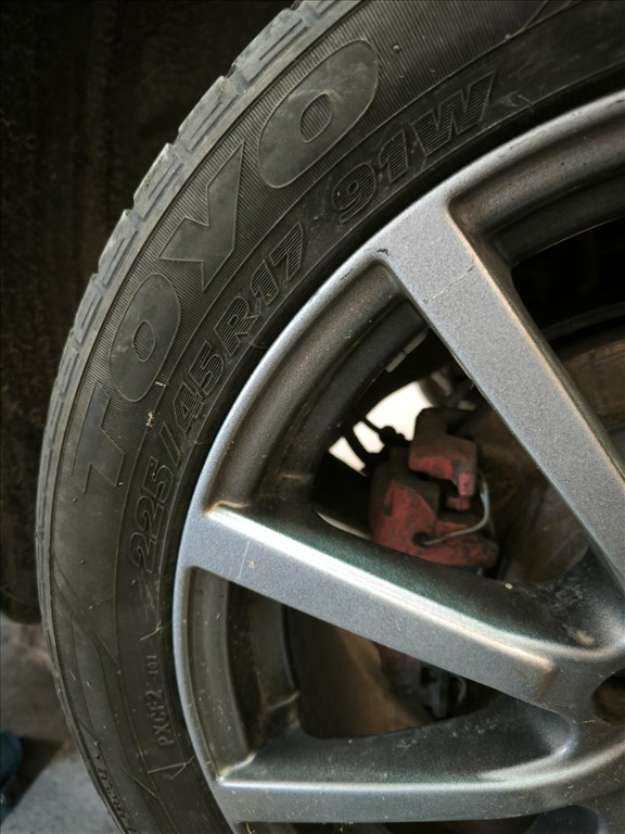  5x108, ET50 17" alufelni, rajta 225/45 használt Toyo Tires nyári gumi  5. kép