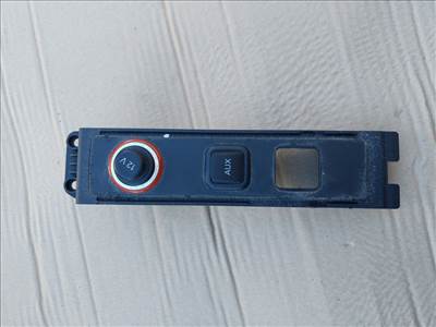 Seat Exeo középkonzol 12V-os aljzat 3R0863284