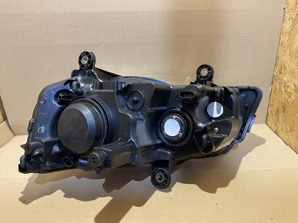 177921 Chrysler Voyager 2011-2015 utángyártott új Jobb első Xenon fényszóró   3. kép