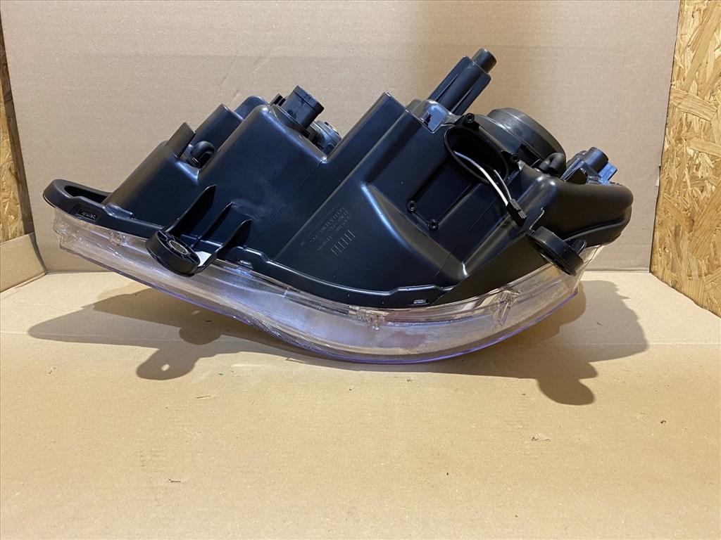 177921 Chrysler Voyager 2011-2015 utángyártott új Jobb első Xenon fényszóró   4. kép