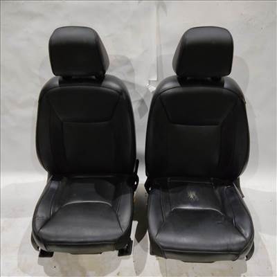 170557 Lancia Thema  2012-2014 fekete színű bőr ülés garnitúra, a képen látható hátsó ülőlap szakadással