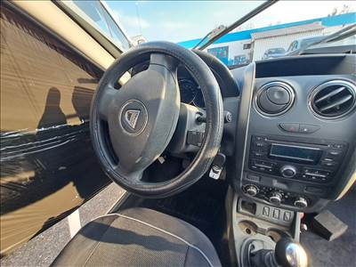 Dacia Duster I Facelift 1.5 diesel 66kW utastér kormány 