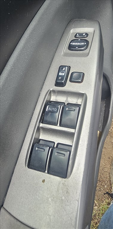 Toyota Prius (XV20) Bal első ablakemelő kapcsoló  1. kép