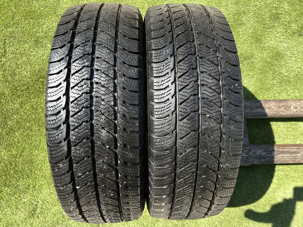 215/65 R16C Uniroyal SnowMax 3 téli gumi 8mm 1. kép