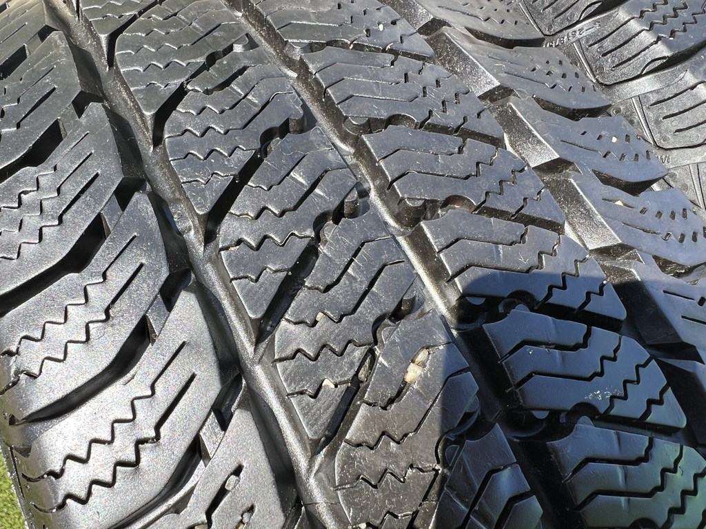 215/65 R16C Uniroyal SnowMax 3 téli gumi 8mm 2. kép