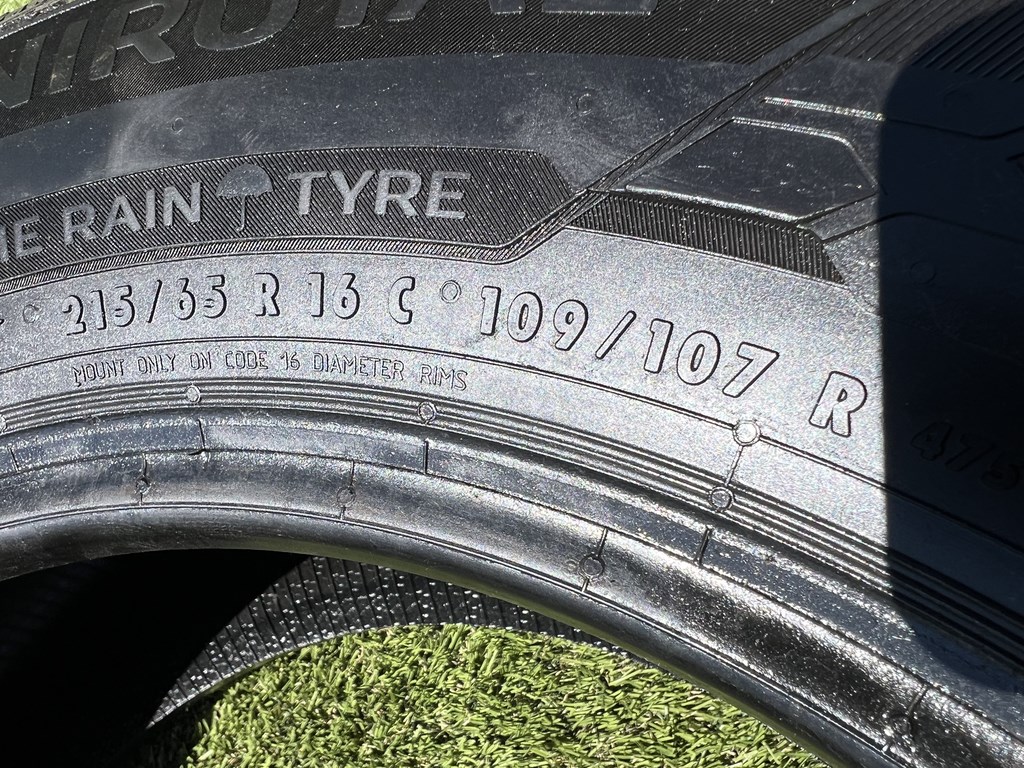 215/65 R16C Uniroyal SnowMax 3 téli gumi 8mm 6. kép