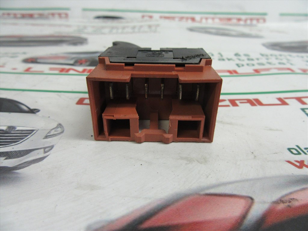 Fiat Marea jobb hátsó ablakemelő kapcsoló a vezető oldali ajtóban 2. kép