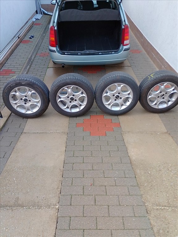  4x100 lyukosztású 15" használt felni, rajta 205/65 újszerű Linglong nyári gumi gumi  1. kép