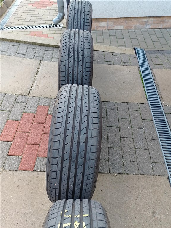  4x100 lyukosztású 15" használt felni, rajta 205/65 újszerű Linglong nyári gumi gumi  5. kép