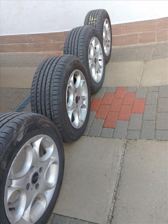  4x100 lyukosztású 15" használt felni, rajta 205/65 újszerű Linglong nyári gumi gumi  8. kép