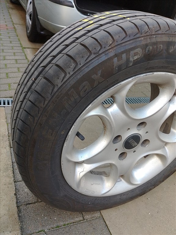  4x100 lyukosztású 15" használt felni, rajta 205/65 újszerű Linglong nyári gumi gumi  10. kép