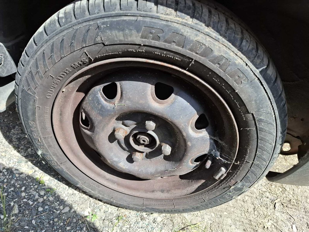  13" használt lemezfelni, rajta 155/65 használt Radar egyéb gumi  1. kép