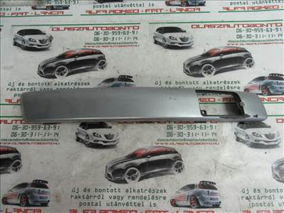 32438 Fiat Stilo 3 ajtós, jobb első díszcsík a képen látható sérüléssel 1821920031