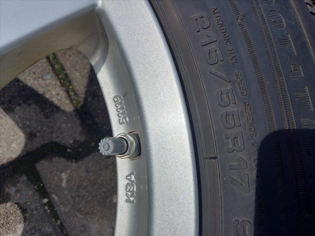 Hyundai Kona 5x114.3-as 7x17" újszerű alufelni 215/55 újszerű Dunlop téli gumi+ szenzor sxx3 4. kép