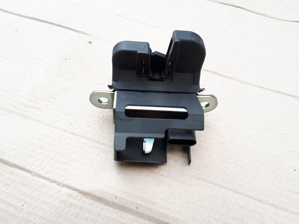 Volkswagen Golf V-Passat B6 kombi csomagtérajtó zár 1K6827505C_VW 1. kép