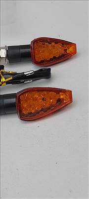  4 db.   Új  motorkerékpár  univerzális  led  borostyán   irányjelző  