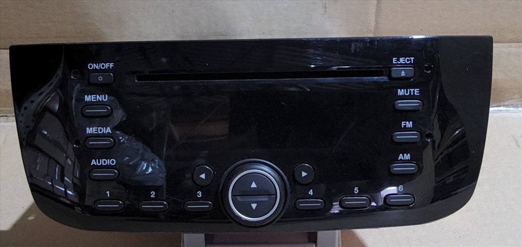 Fiat Punto Evo 2009-2011 Cd-s Rádió Delphi Nincs Kód hozzá!!!!!  7355014090 1. kép