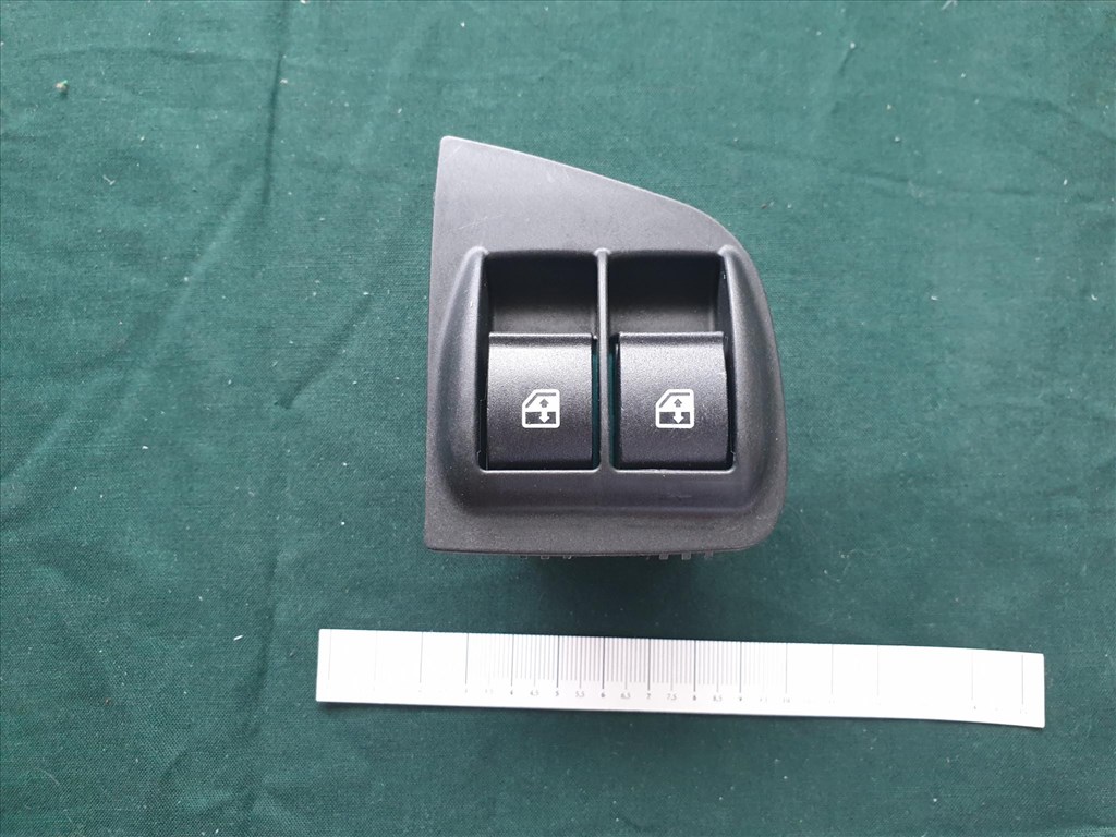 Fiat Doblo II. utángyártott új bal első ablakemelő kapcsoló 735417033 1. kép