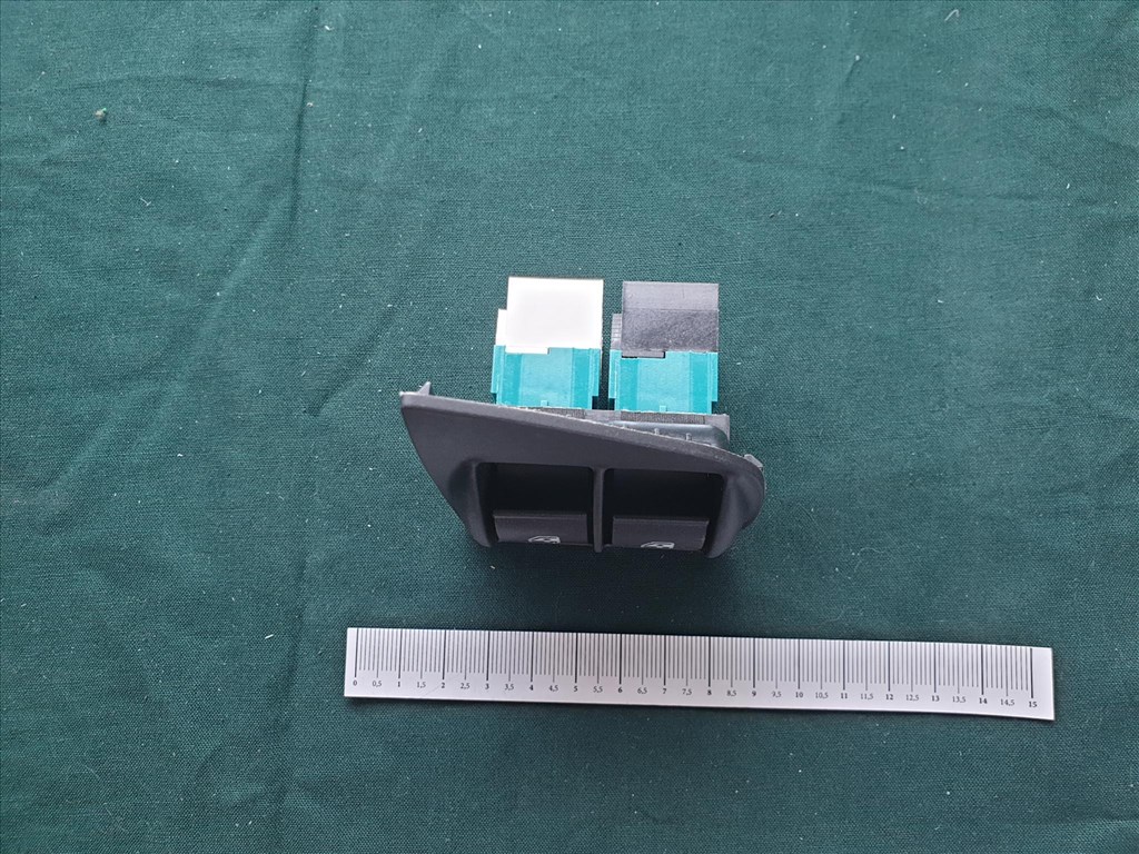 Fiat Doblo II. utángyártott új bal első ablakemelő kapcsoló 735417033 2. kép