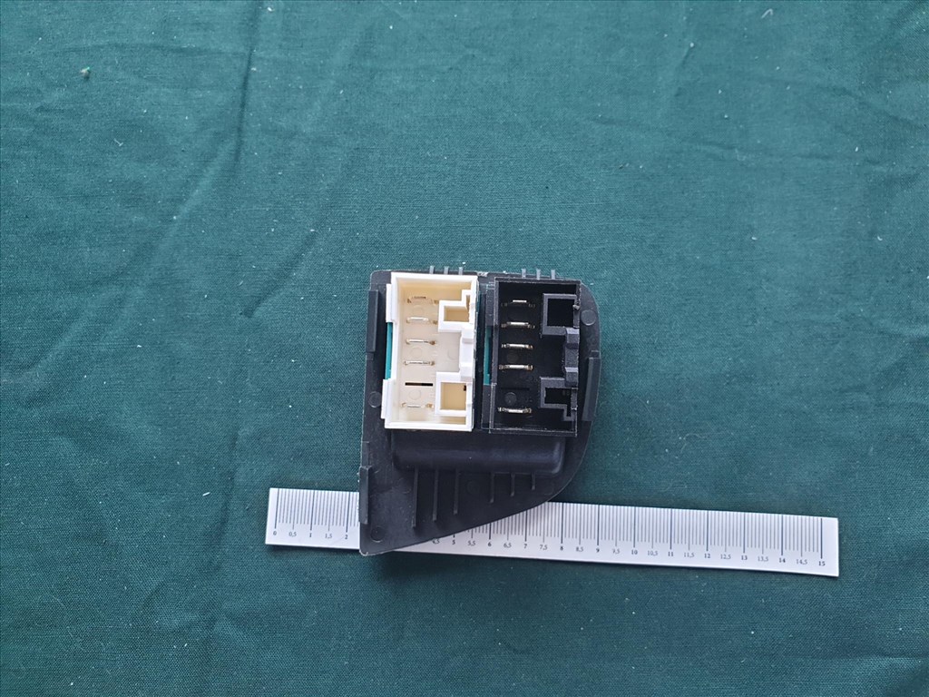 Fiat Doblo II. utángyártott új bal első ablakemelő kapcsoló 735417033 3. kép