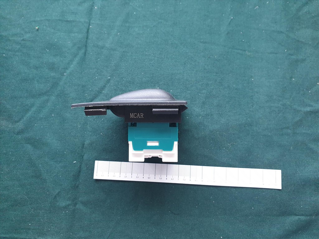 Fiat Doblo II. utángyártott új bal első ablakemelő kapcsoló 735417033 4. kép