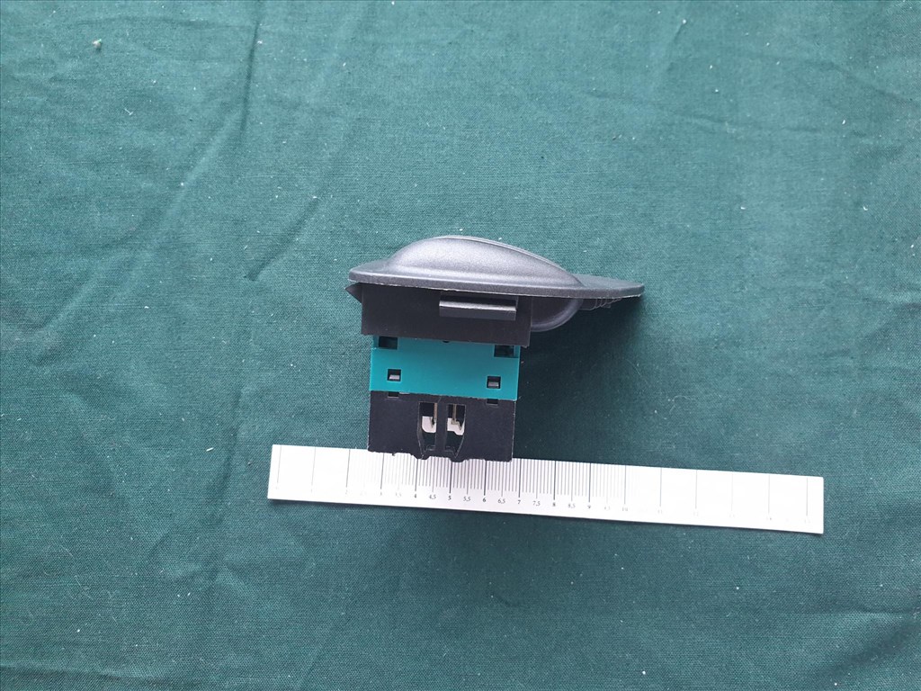 Fiat Doblo II. utángyártott új bal első ablakemelő kapcsoló 735417033 5. kép